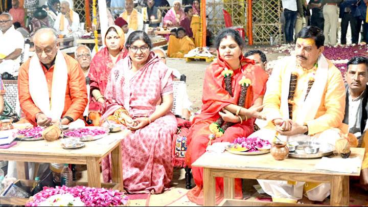 CM Dr. Mohan Yadav participates in Shri Atirudra Mahayagya Pujan at Shri Swami Narayan Ashram along with wife